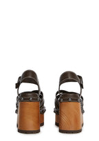 Crush Promises Platform Sandals – Brown