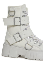Low Traitor Boots – White