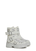 Low Traitor Boots – White