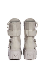 Low Traitor Boots – Light Gray